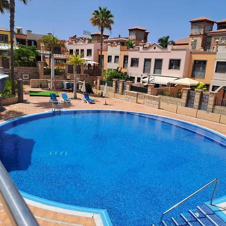 Modern Townhouse Ocean Front Tatil Evi *