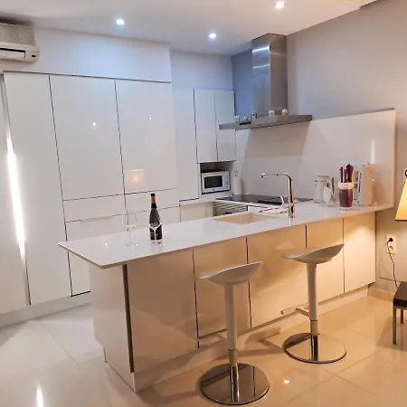 펜션 Modern Townhouse Ocean Front 아데제